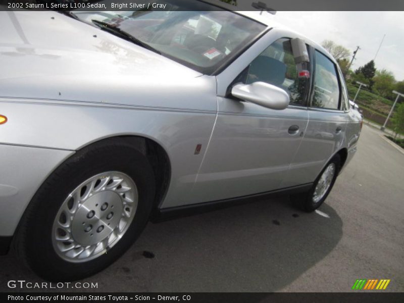 Bright Silver / Gray 2002 Saturn L Series L100 Sedan