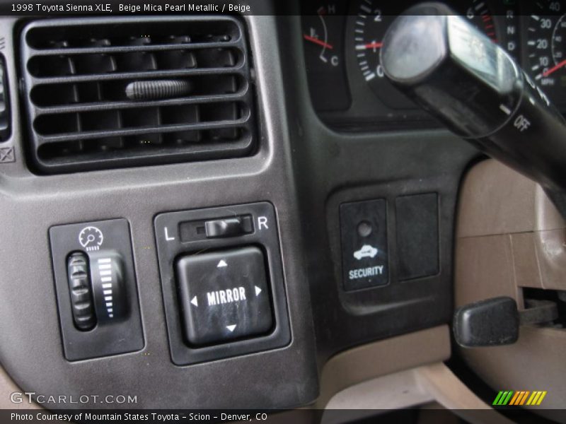 Beige Mica Pearl Metallic / Beige 1998 Toyota Sienna XLE