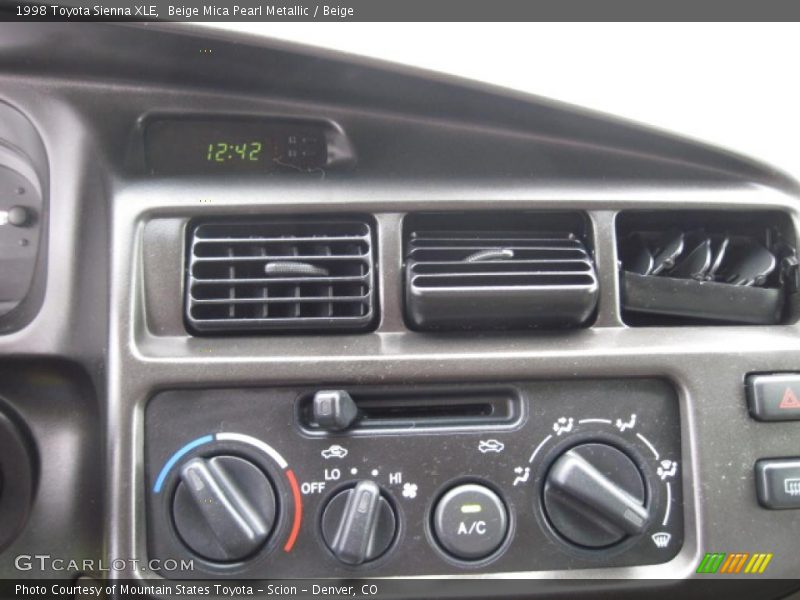 Beige Mica Pearl Metallic / Beige 1998 Toyota Sienna XLE