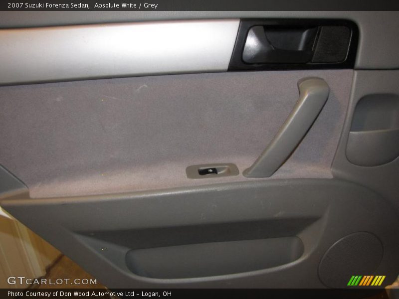 Absolute White / Grey 2007 Suzuki Forenza Sedan