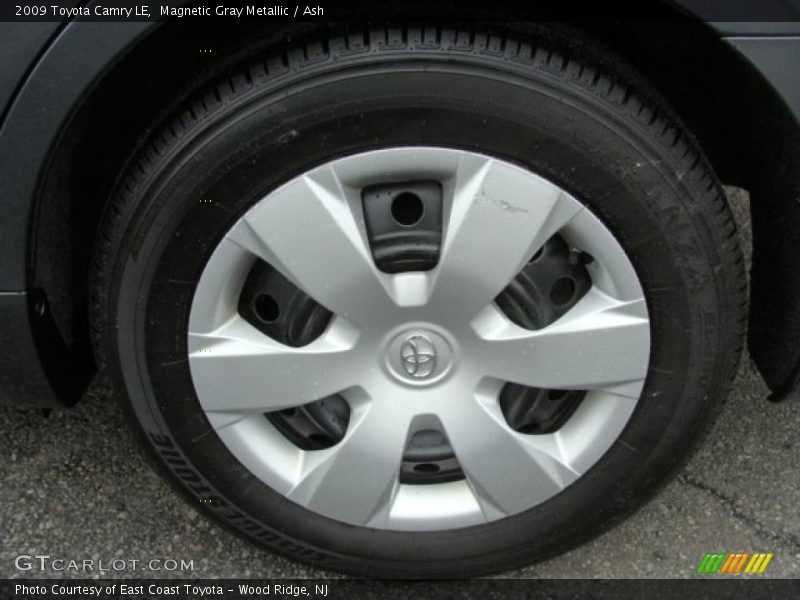 Magnetic Gray Metallic / Ash 2009 Toyota Camry LE