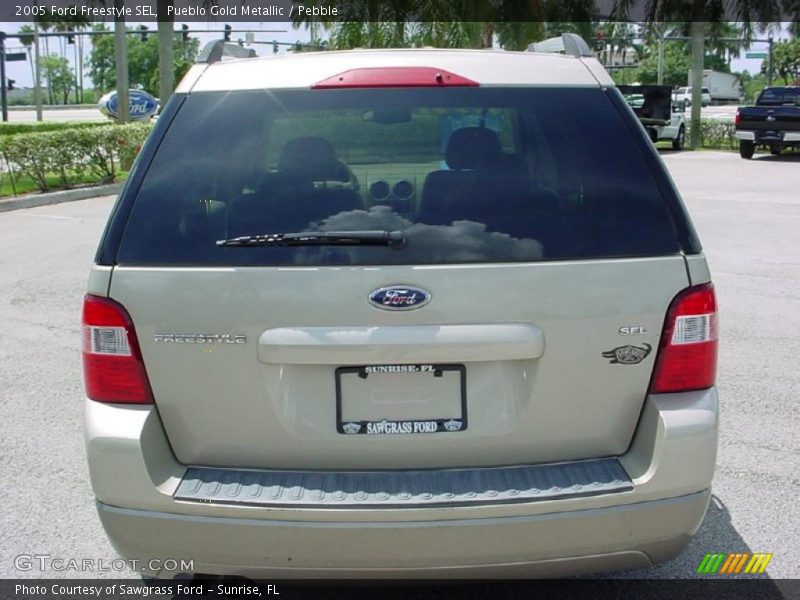 Pueblo Gold Metallic / Pebble 2005 Ford Freestyle SEL