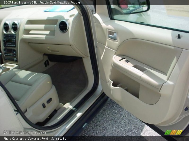 Pueblo Gold Metallic / Pebble 2005 Ford Freestyle SEL