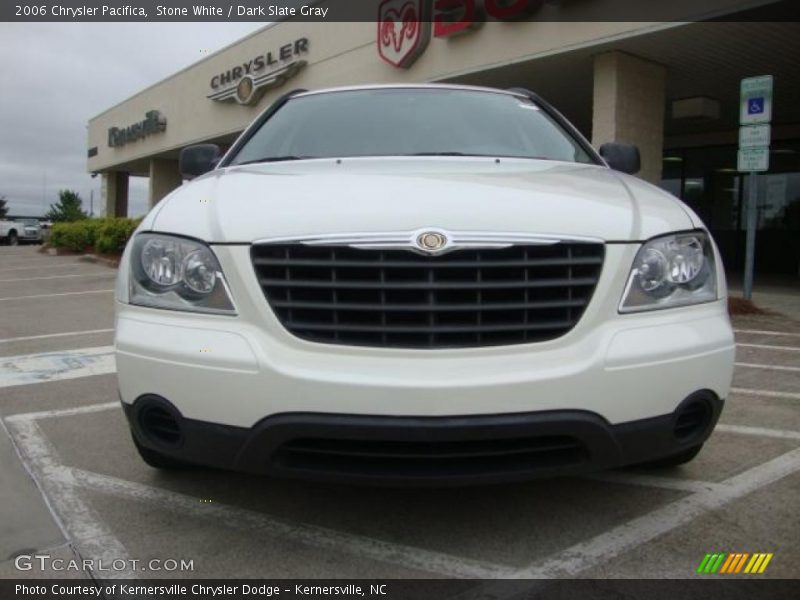 Stone White / Dark Slate Gray 2006 Chrysler Pacifica
