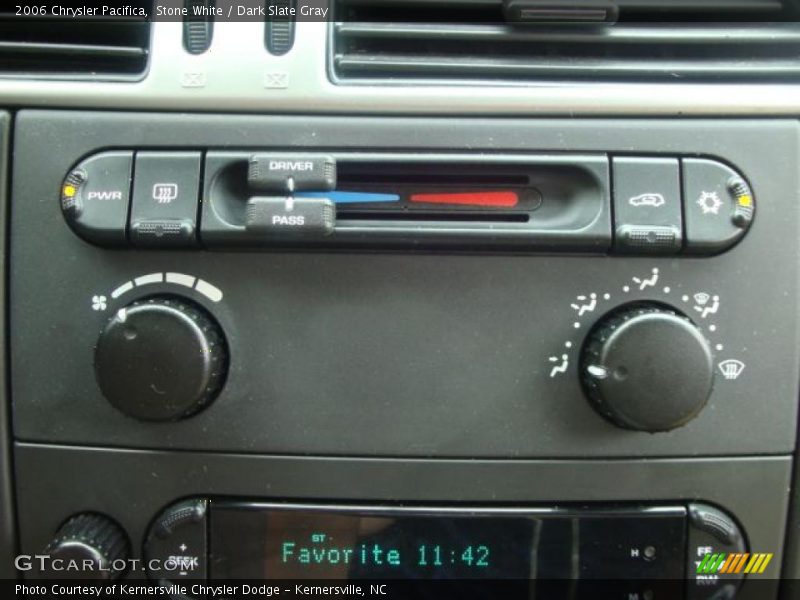 Stone White / Dark Slate Gray 2006 Chrysler Pacifica