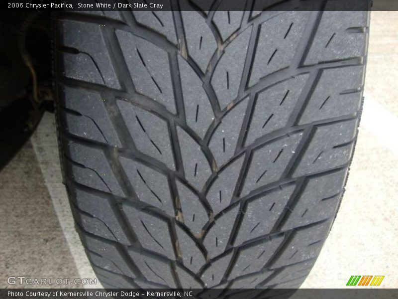 Stone White / Dark Slate Gray 2006 Chrysler Pacifica