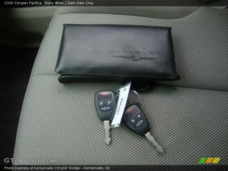 Stone White / Dark Slate Gray 2006 Chrysler Pacifica