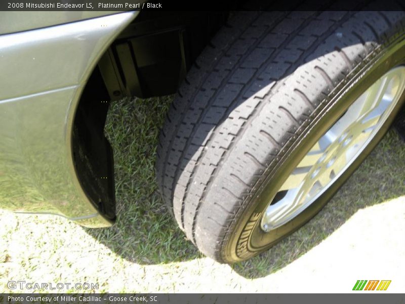 Platinum Pearl / Black 2008 Mitsubishi Endeavor LS