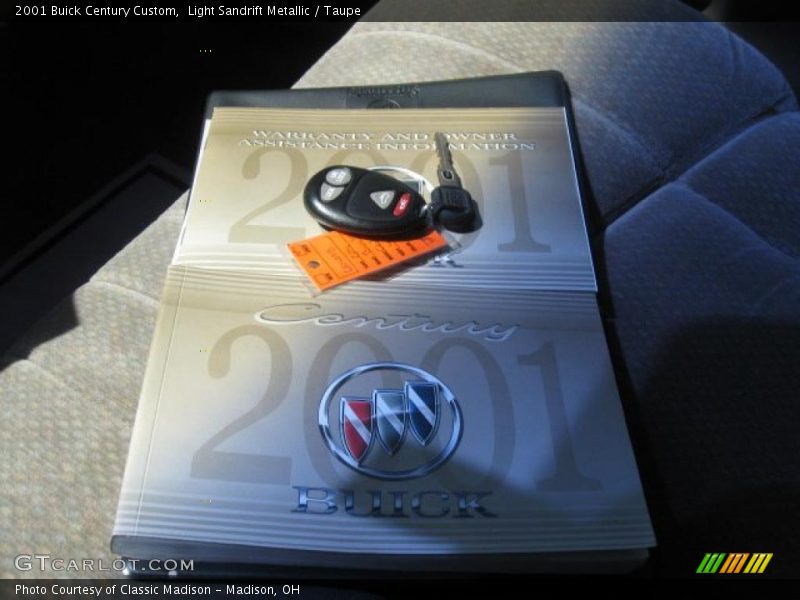 Light Sandrift Metallic / Taupe 2001 Buick Century Custom