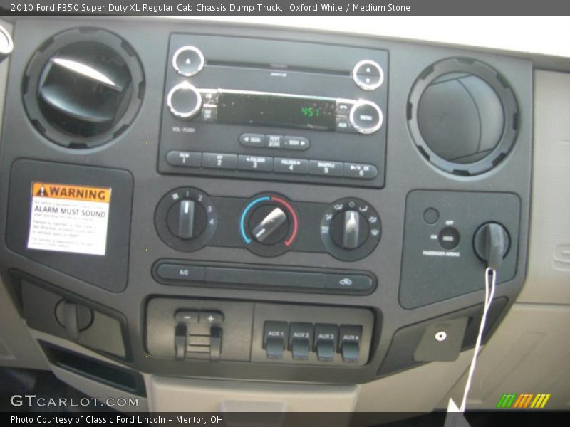 Oxford White / Medium Stone 2010 Ford F350 Super Duty XL Regular Cab Chassis Dump Truck