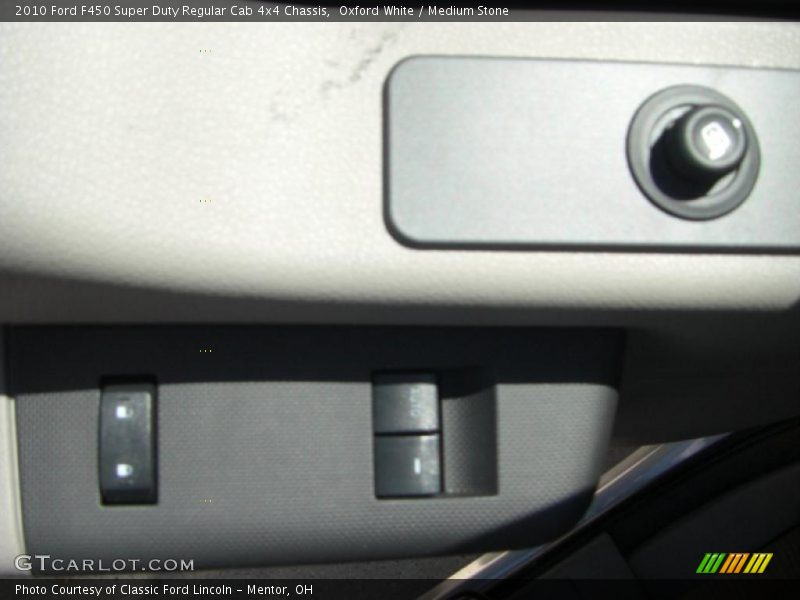 Oxford White / Medium Stone 2010 Ford F450 Super Duty Regular Cab 4x4 Chassis