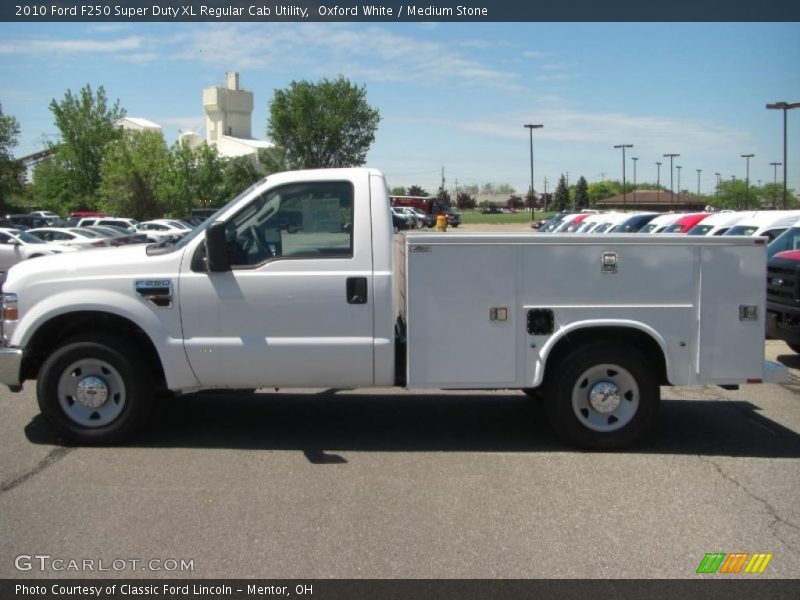 Oxford White / Medium Stone 2010 Ford F250 Super Duty XL Regular Cab Utility