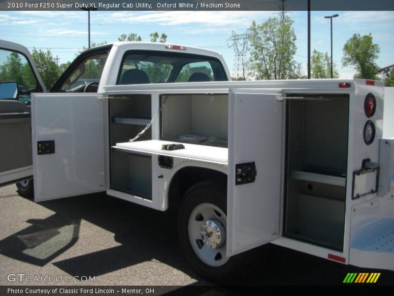 Oxford White / Medium Stone 2010 Ford F250 Super Duty XL Regular Cab Utility