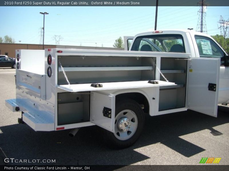 Oxford White / Medium Stone 2010 Ford F250 Super Duty XL Regular Cab Utility