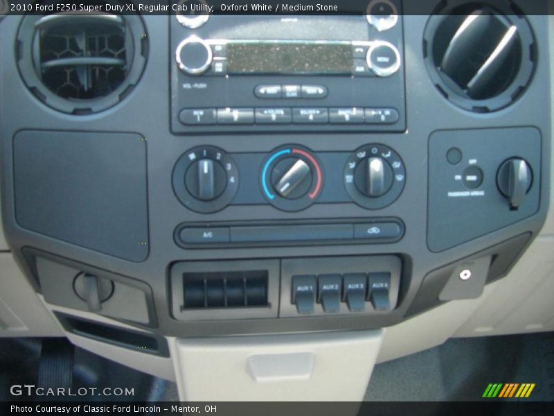 Oxford White / Medium Stone 2010 Ford F250 Super Duty XL Regular Cab Utility