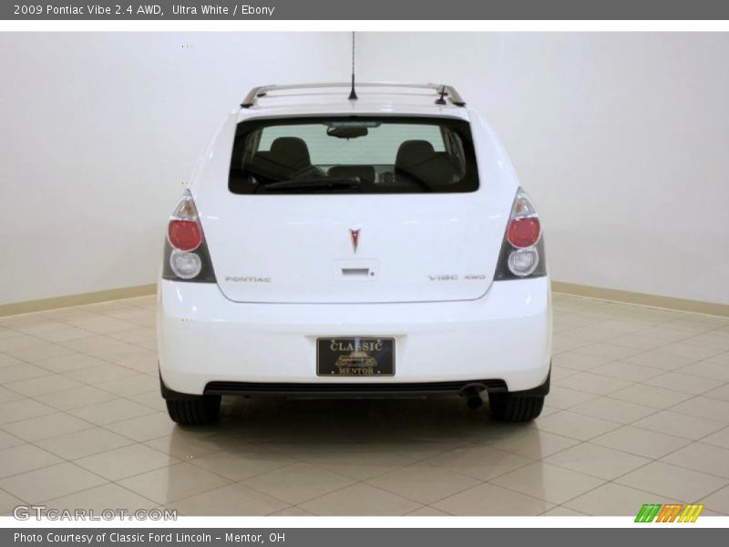 Ultra White / Ebony 2009 Pontiac Vibe 2.4 AWD