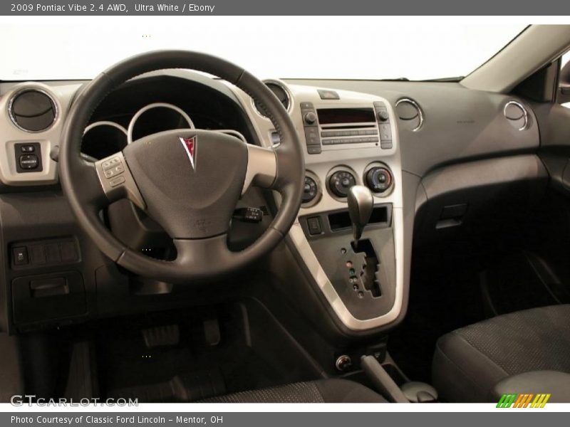 Ultra White / Ebony 2009 Pontiac Vibe 2.4 AWD