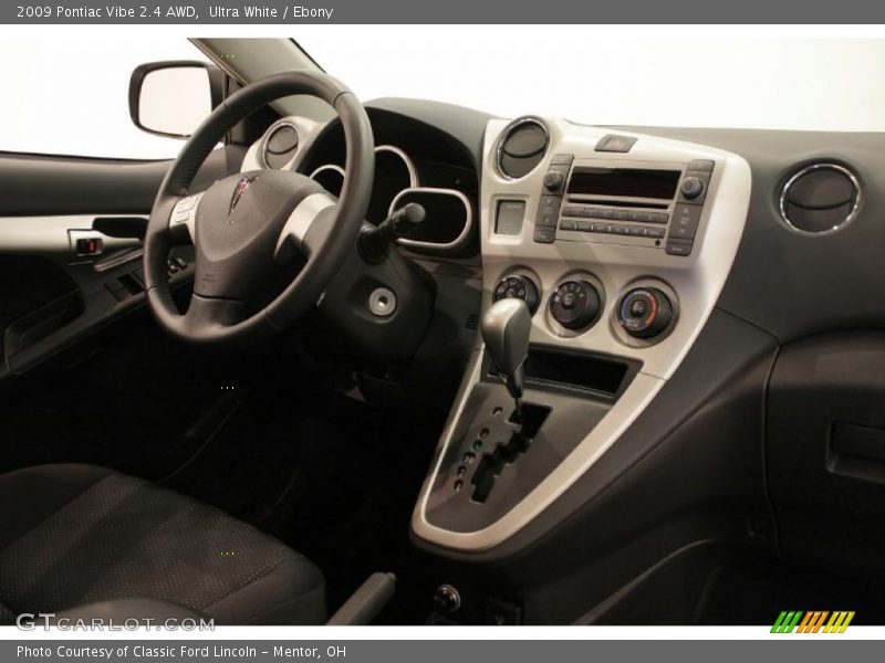 Ultra White / Ebony 2009 Pontiac Vibe 2.4 AWD