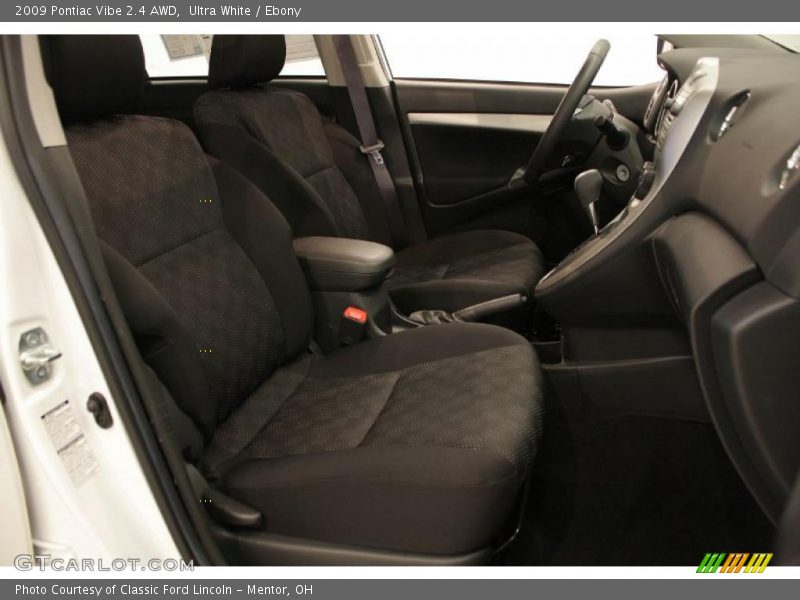 Ultra White / Ebony 2009 Pontiac Vibe 2.4 AWD