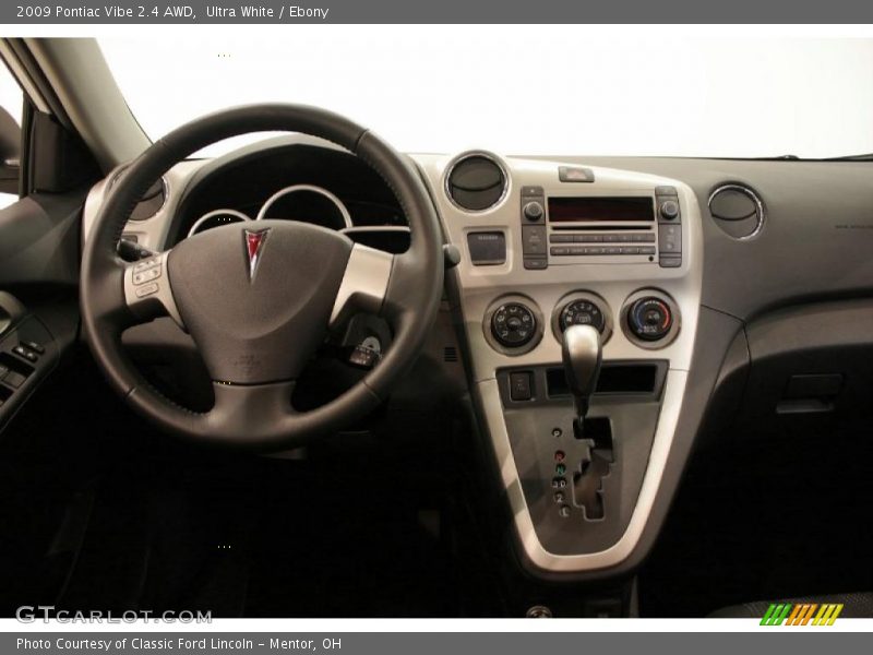 Ultra White / Ebony 2009 Pontiac Vibe 2.4 AWD