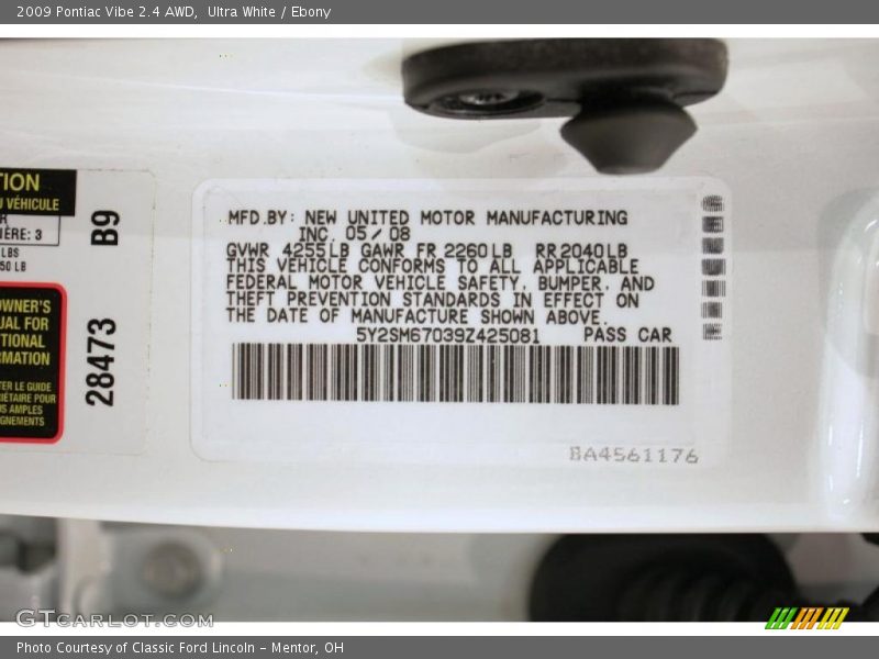 Ultra White / Ebony 2009 Pontiac Vibe 2.4 AWD