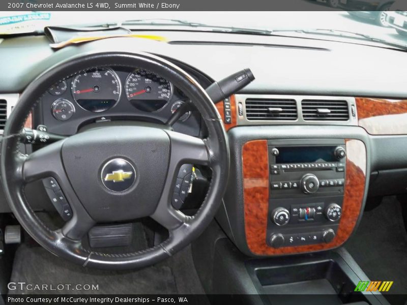 Summit White / Ebony 2007 Chevrolet Avalanche LS 4WD