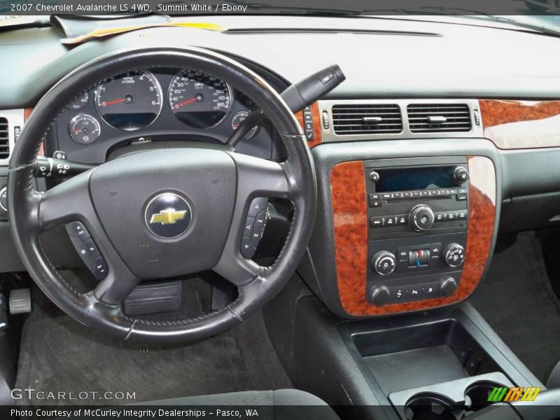 Summit White / Ebony 2007 Chevrolet Avalanche LS 4WD