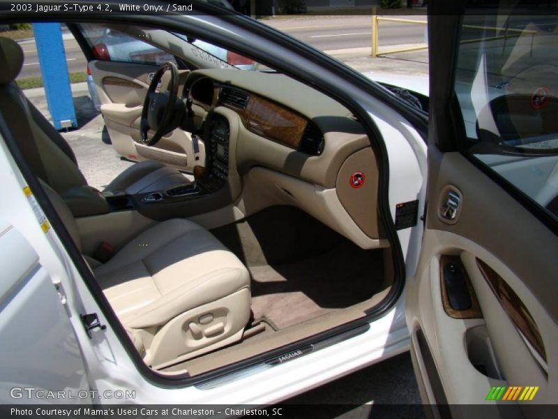 White Onyx / Sand 2003 Jaguar S-Type 4.2
