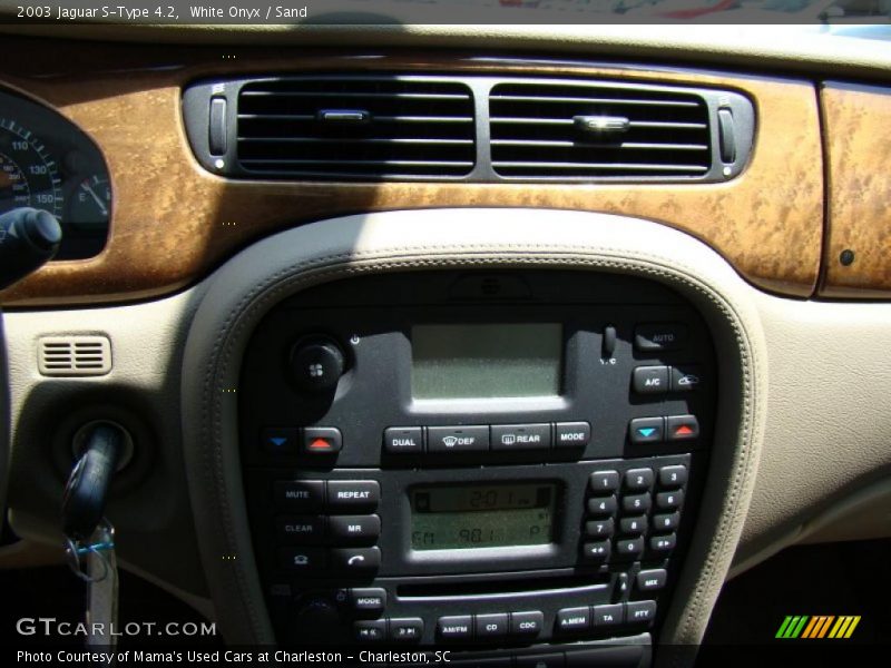 White Onyx / Sand 2003 Jaguar S-Type 4.2