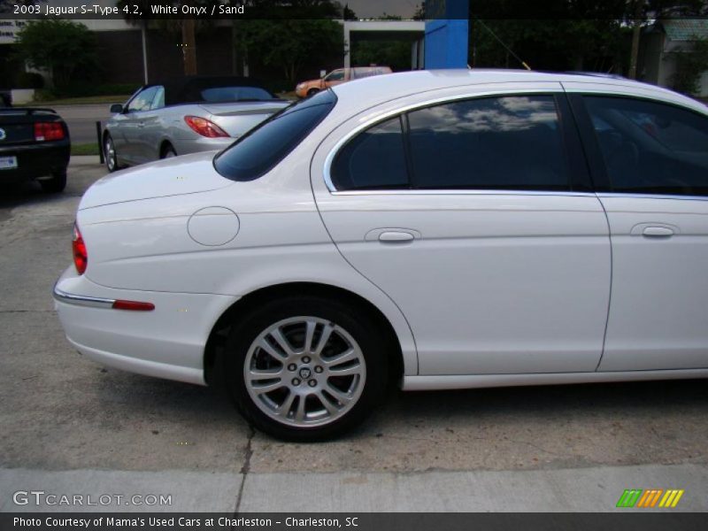 White Onyx / Sand 2003 Jaguar S-Type 4.2