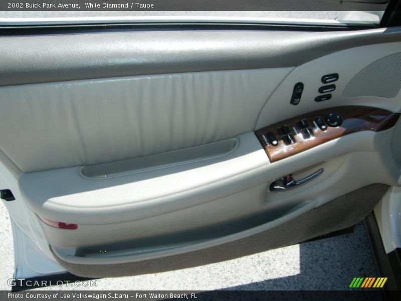 White Diamond / Taupe 2002 Buick Park Avenue
