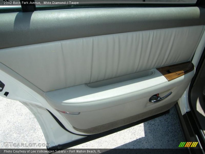 White Diamond / Taupe 2002 Buick Park Avenue