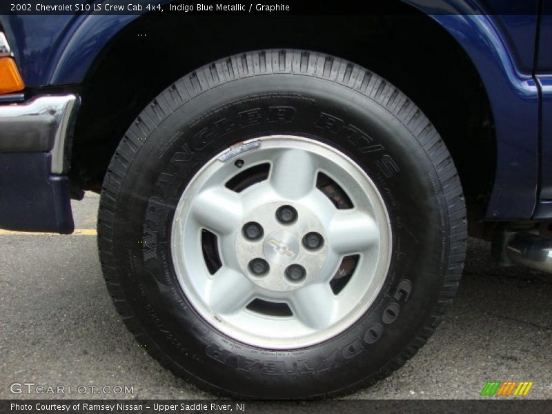 Indigo Blue Metallic / Graphite 2002 Chevrolet S10 LS Crew Cab 4x4