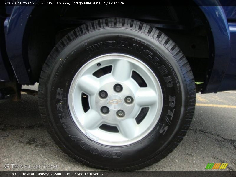 Indigo Blue Metallic / Graphite 2002 Chevrolet S10 LS Crew Cab 4x4