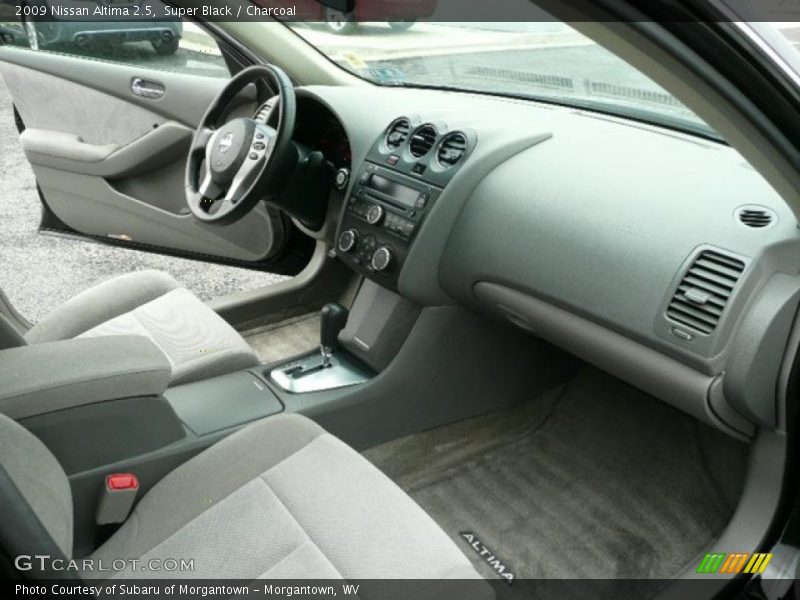 Super Black / Charcoal 2009 Nissan Altima 2.5