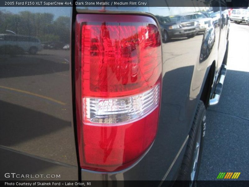 Dark Stone Metallic / Medium Flint Grey 2005 Ford F150 XLT SuperCrew 4x4