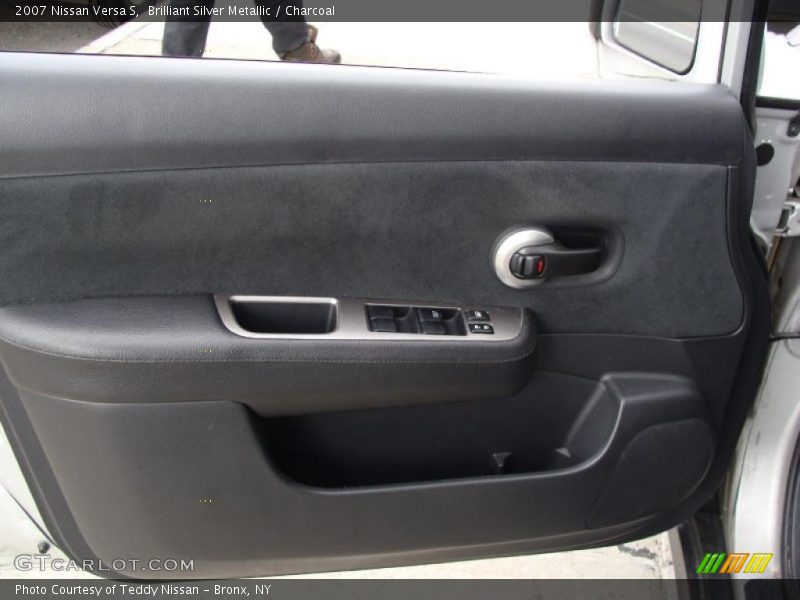 Brilliant Silver Metallic / Charcoal 2007 Nissan Versa S