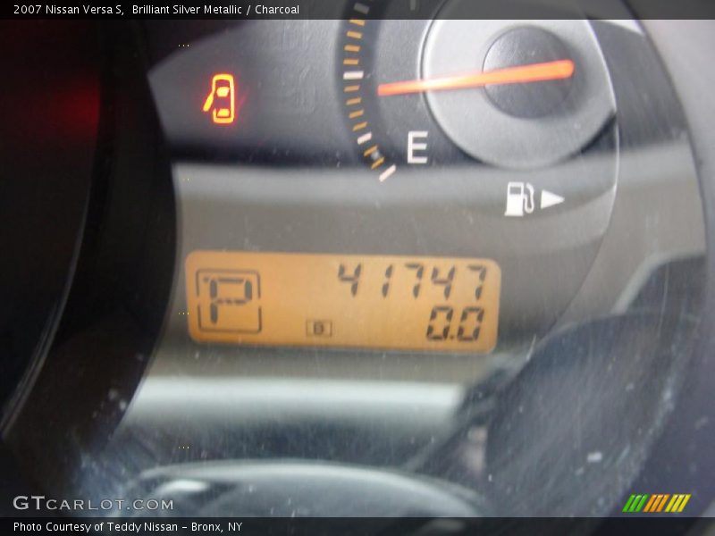 Brilliant Silver Metallic / Charcoal 2007 Nissan Versa S