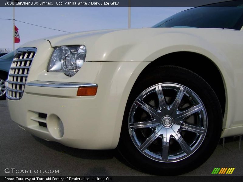 Cool Vanilla White / Dark Slate Gray 2008 Chrysler 300 Limited