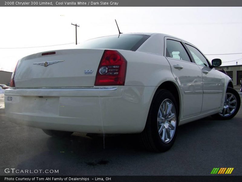 Cool Vanilla White / Dark Slate Gray 2008 Chrysler 300 Limited