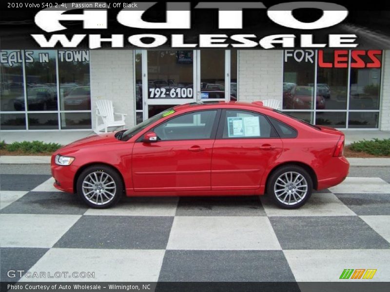 Passion Red / Off Black 2010 Volvo S40 2.4i