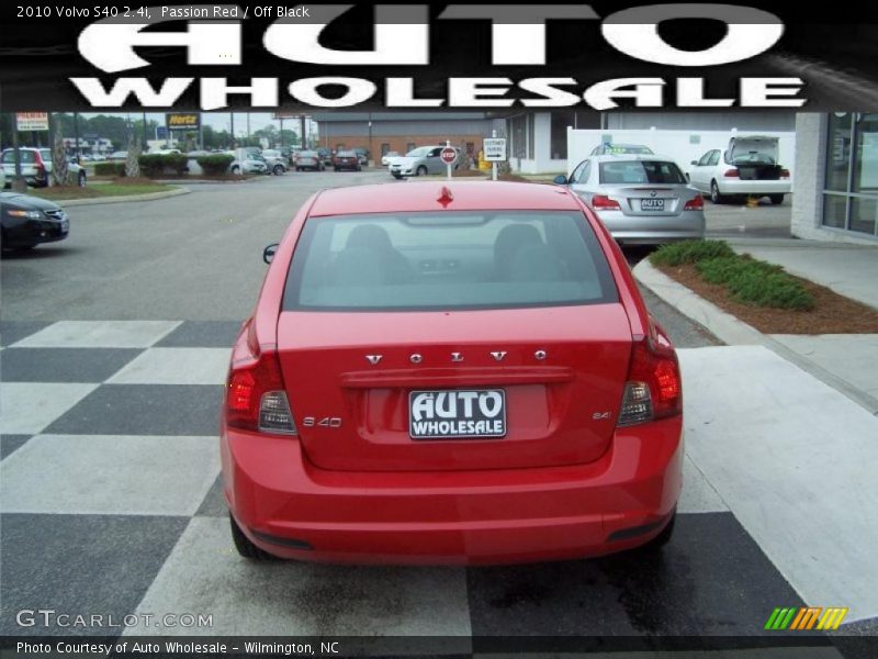 Passion Red / Off Black 2010 Volvo S40 2.4i