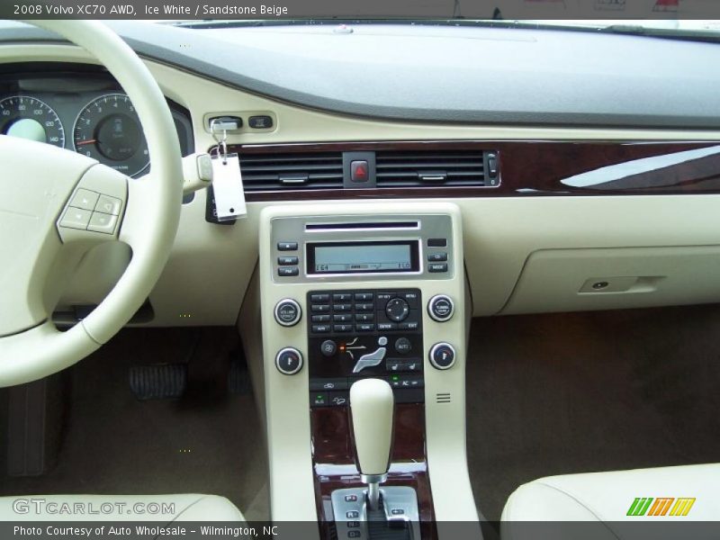 Ice White / Sandstone Beige 2008 Volvo XC70 AWD