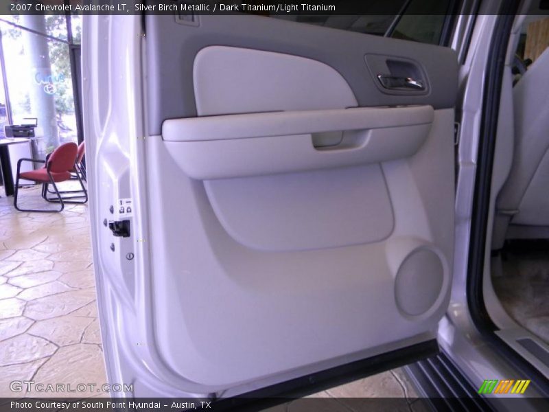 Silver Birch Metallic / Dark Titanium/Light Titanium 2007 Chevrolet Avalanche LT