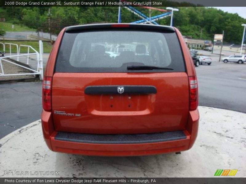 Sunburst Orange Pearl / Medium Slate Gray/Light Shale 2008 Dodge Grand Caravan SE