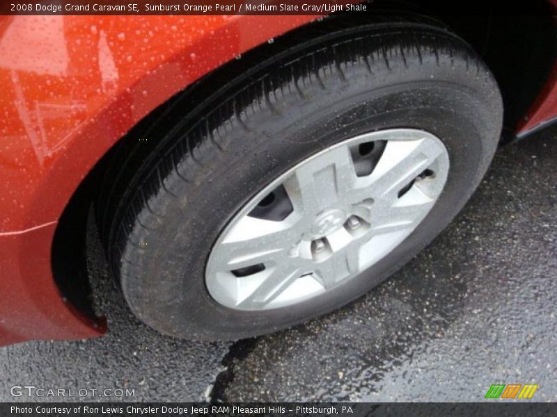 Sunburst Orange Pearl / Medium Slate Gray/Light Shale 2008 Dodge Grand Caravan SE