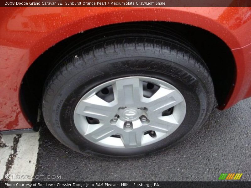 Sunburst Orange Pearl / Medium Slate Gray/Light Shale 2008 Dodge Grand Caravan SE
