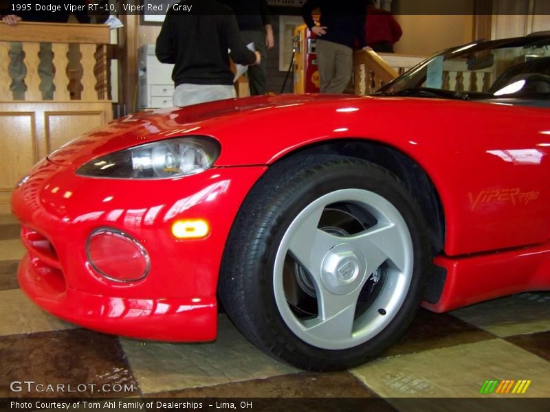Viper Red / Gray 1995 Dodge Viper RT-10
