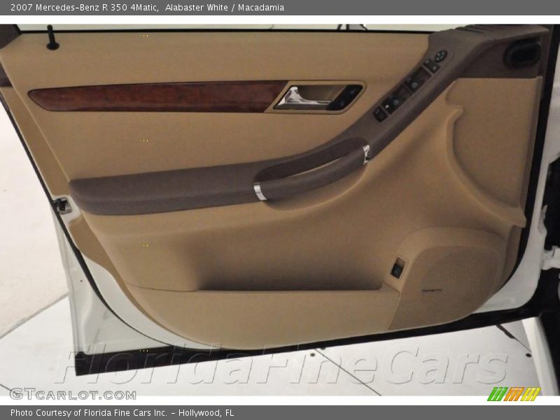 Alabaster White / Macadamia 2007 Mercedes-Benz R 350 4Matic