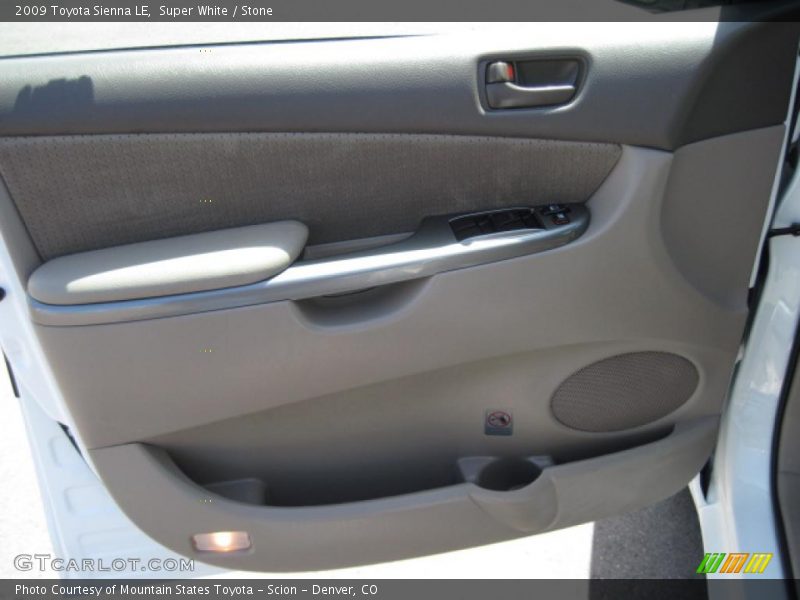 Super White / Stone 2009 Toyota Sienna LE